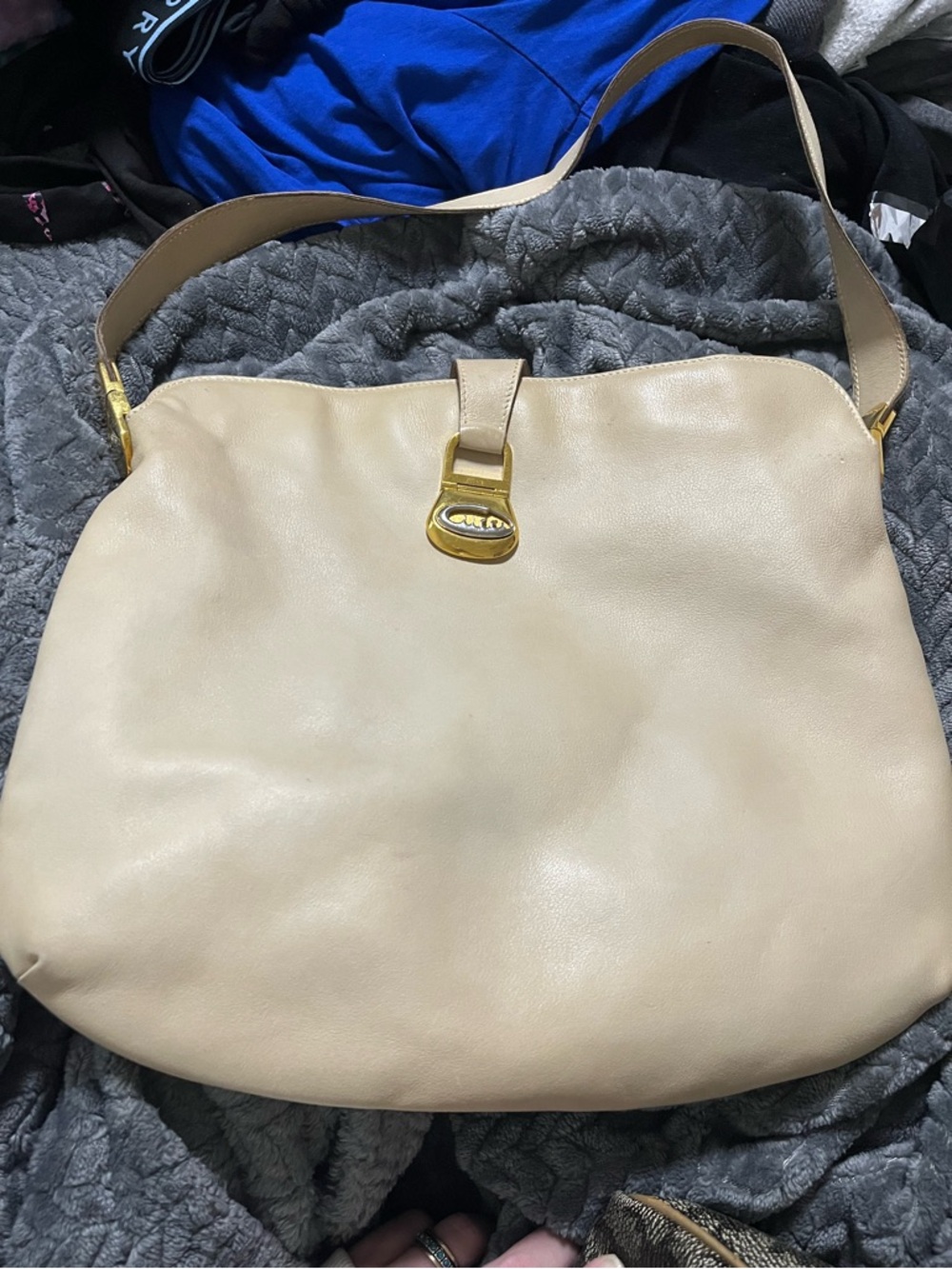 Authentic Gucci hobo bag. VINTAGE Leather Shoulder Bag bone with Gold Hardware